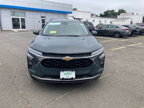 New 2026 Chevrolet Trax LT w/ LT Convenience Package FWD image 2