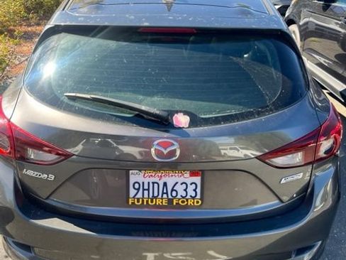 Used 2018 MAZDA MAZDA3 Touring FWD image 10