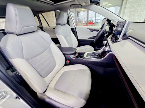 Used 2022 Toyota RAV4 Limited image 34