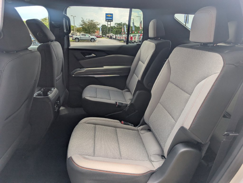 New 2027 Chevrolet Traverse LT FWD image 32