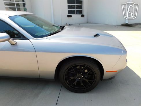 Used 2015 Dodge Challenger SXT w/ Driver Convenience Group RWD image 35