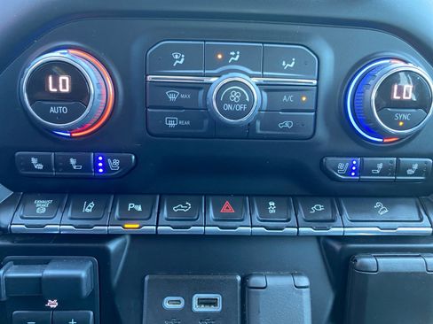 Used 2022 Chevrolet Silverado 2500 LTZ w/ LTZ Premium Package image 26