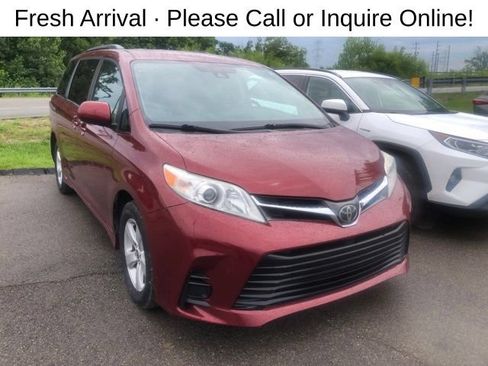 Used 2020 Toyota Sienna LE FWD image 1