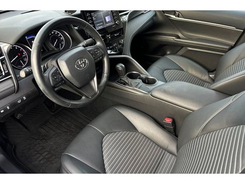 Used 2023 Toyota Camry SE image 10