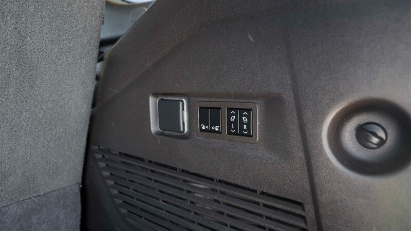 Used 2021 GMC Yukon Denali w/ Denali Ultimate Package AWD/4WD image 45