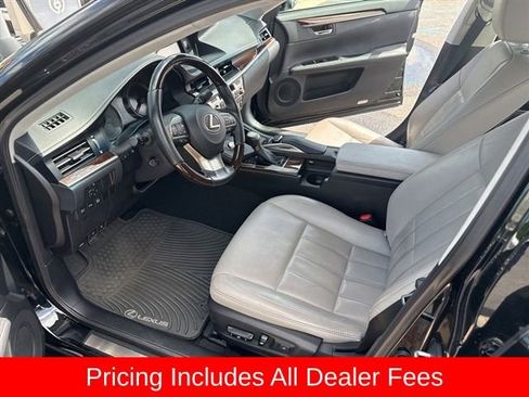 Used 2017 Lexus ES 350 w/ Luxury Package FWD image 2