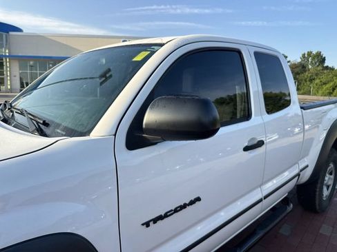 Used 2015 Toyota Tacoma PreRunner w/ Convenience Package RWD image 5