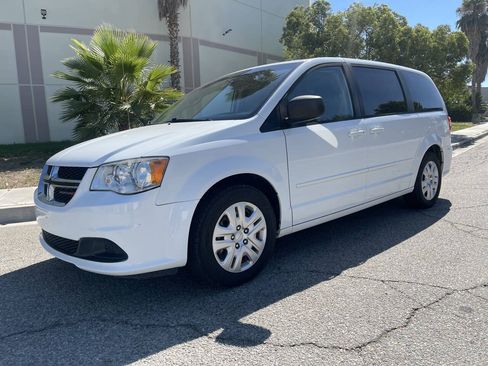 Used 2015 Dodge Grand Caravan SE w/ Quick Order Package 29E SE FWD image 1