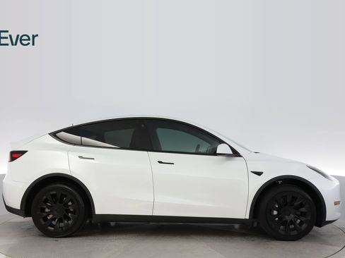 Used 2023 Tesla Model Y Long Range AWD/4WD image 13