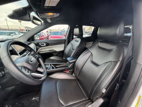 Used 2025 Jeep Compass Limited AWD/4WD image 28