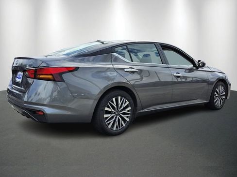 Used 2025 Nissan Altima 2.5 SV FWD image 5