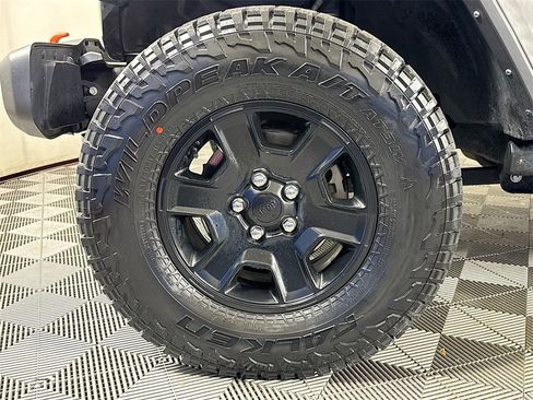 Used 2023 Jeep Gladiator Mojave w/ Cold Weather Group image 32