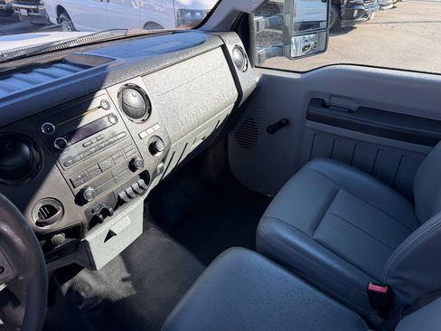 Used 2015 Ford F550 2WD Regular Cab Super Duty image 18