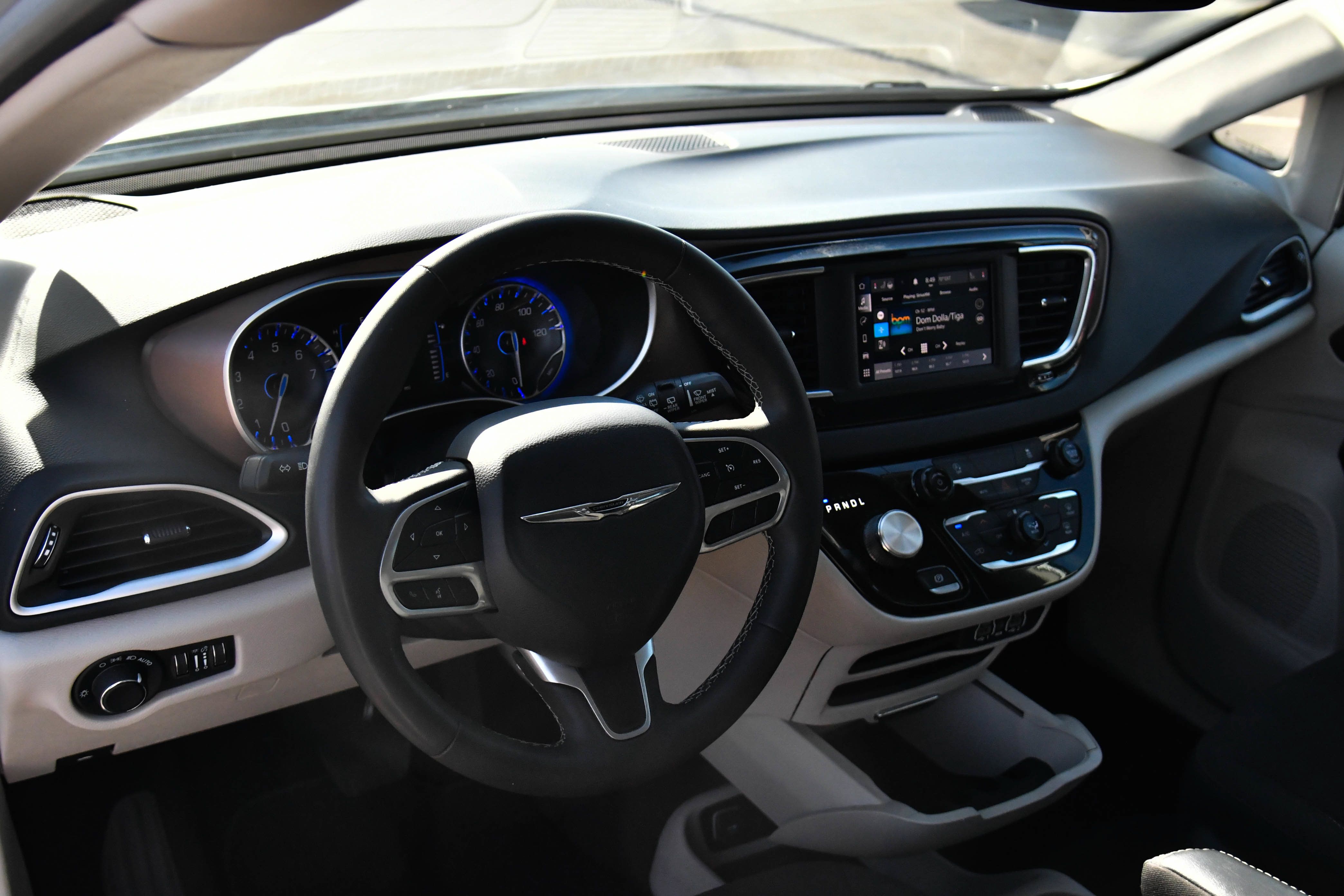 Used 2023 Chrysler Voyager LX FWD image 14
