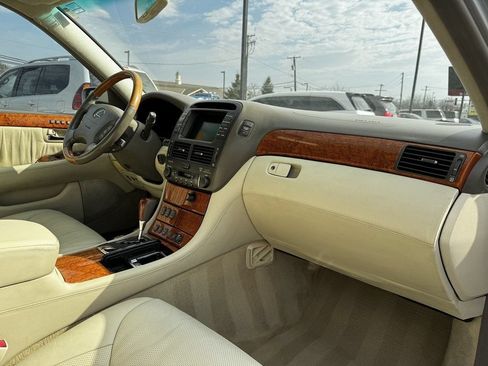 Used 2005 Lexus LS 430 w/ Ultra Luxury Pkg RWD image 21