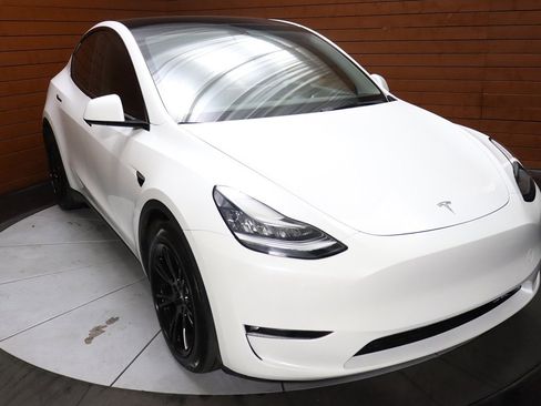 Used 2023 Tesla Model Y 2WD image 51