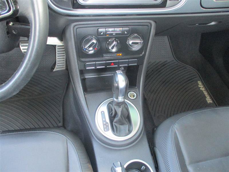 Used 2013 Volkswagen Beetle 2.0T FWD image 15