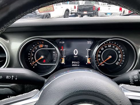 Used 2023 Jeep Wrangler Sahara w/ Cold Weather Group image 18