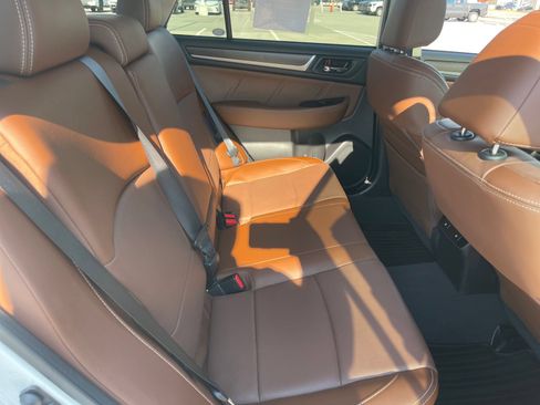 Used 2017 Subaru Outback 2.5i Touring w/ Popular Package #5A AWD/4WD image 19