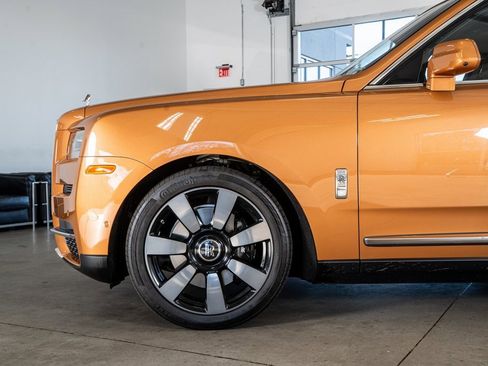 Used 2023 Rolls-Royce Cullinan w/ Cullinan Package image 10