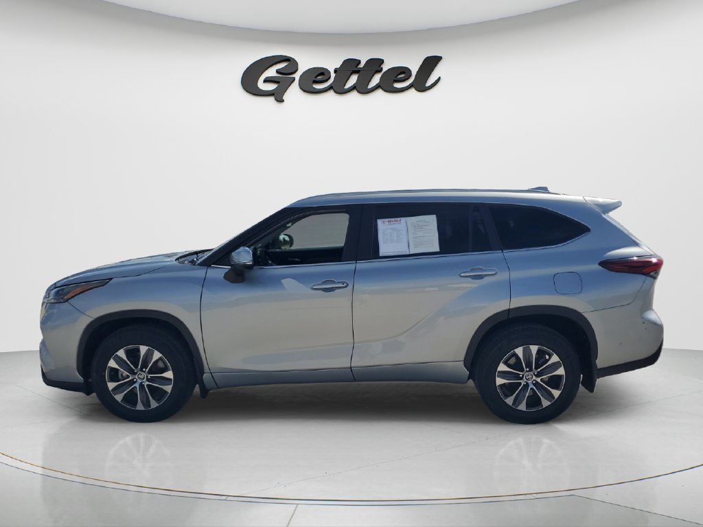 Used 2025 Toyota Highlander XLE AWD/4WD image 8