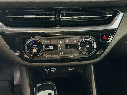 Used 2025 Buick Envista Sport Touring image 23