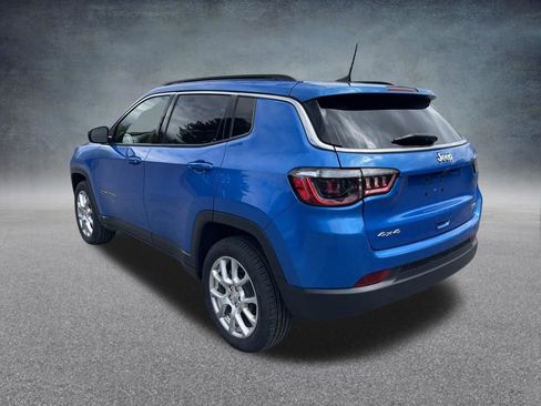 Used 2023 Jeep Compass Latitude w/ Sun and Sound Group AWD/4WD image 6