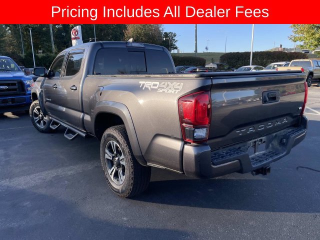 Used 2018 Toyota Tacoma TRD Sport AWD/4WD image 5