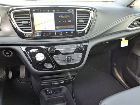 New 2026 Chrysler Pacifica Select image 20