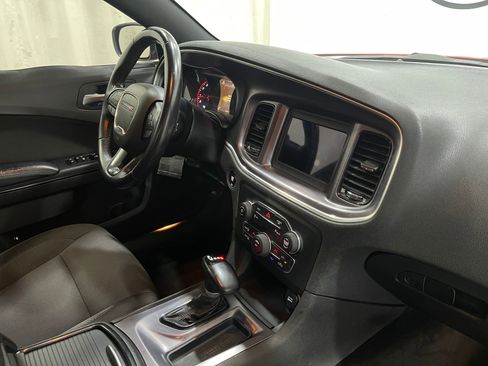 Used 2018 Dodge Charger SXT w/ Blacktop Package RWD image 17