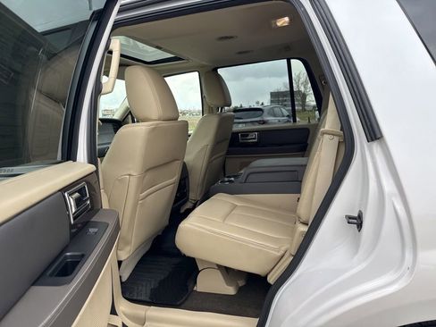 Used 2016 Lincoln Navigator Reserve image 32