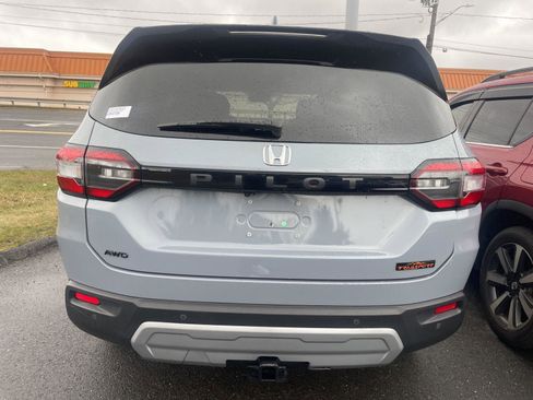 Used 2024 Honda Pilot TrailSport image 4