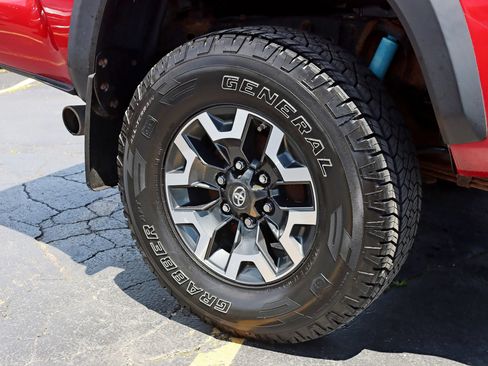 Used 2016 Toyota Tacoma TRD Sport AWD/4WD image 6