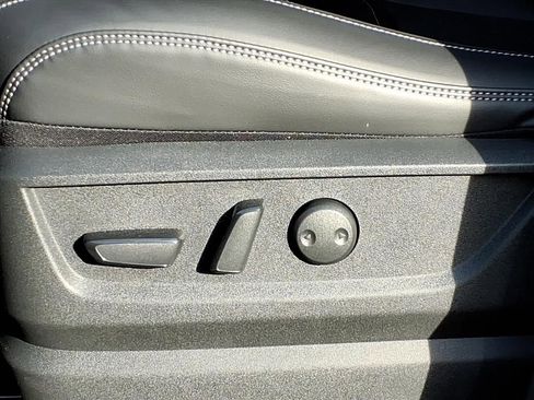 New 2026 Nissan Armada SL w/ Captain's Chari Seat Package image 10