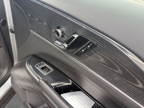 Used 2024 Cadillac Lyriq Luxury AWD/4WD image 16