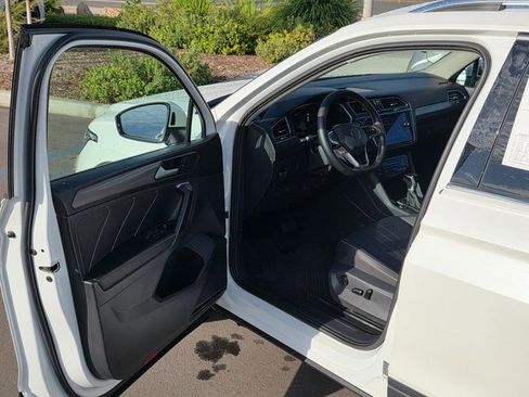 Used 2023 Volkswagen Tiguan SE image 43