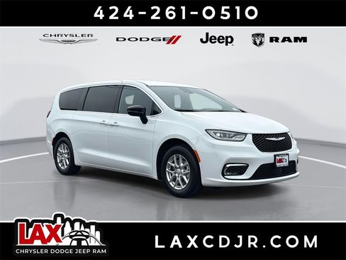 New 2026 Chrysler Pacifica Select image 1