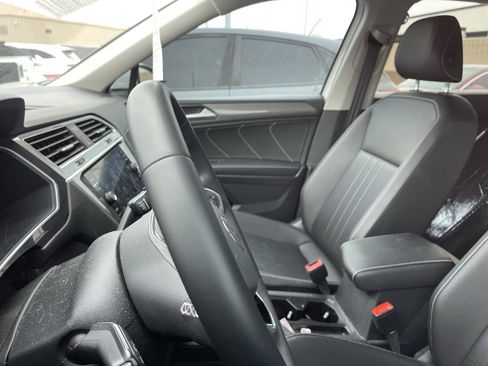 Used 2022 Volkswagen Tiguan SE image 10