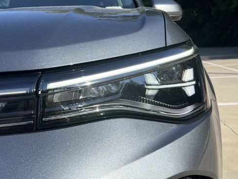 Certified 2025 Volkswagen Taos SEL image 6