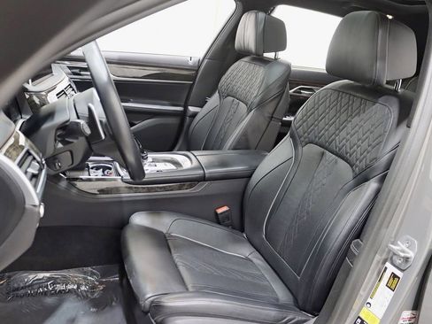 Used 2022 BMW 750i xDrive w/ Executive Package AWD/4WD image 30
