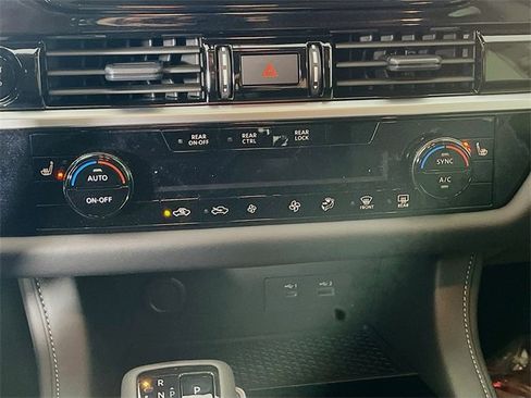 New 2025 Nissan Pathfinder SV image 11