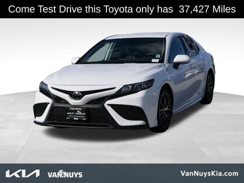 Used 2023 Toyota Camry SE image 7