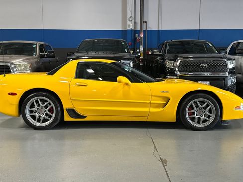 Used 2004 Chevrolet Corvette Z06 w/ Memory Package RWD image 3