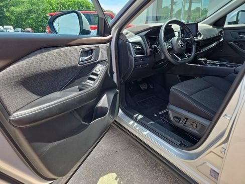 Used 2023 Nissan Rogue SV AWD/4WD image 29