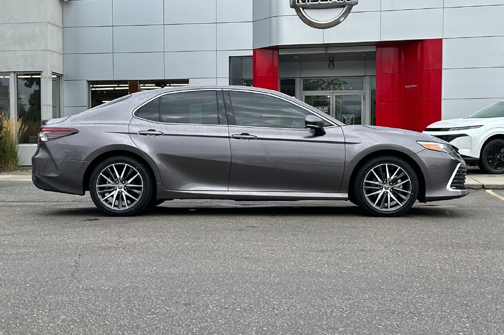 Used 2024 Toyota Camry XLE w/ Cold Weather Package FWD image 11