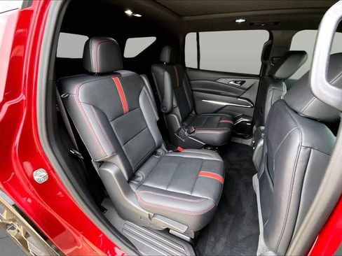 Used 2024 Chevrolet Traverse RS FWD image 20