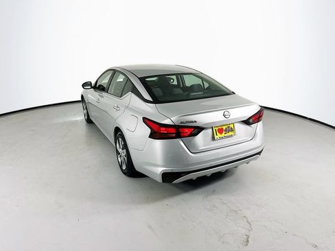 Used 2024 Nissan Altima 2.5 S FWD image 7