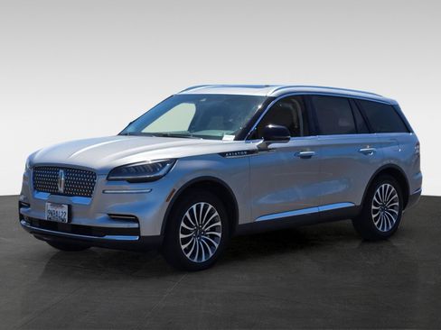 Used 2024 Lincoln Aviator 2WD w/ Premium Package image 7