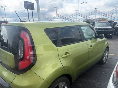 Used 2016 Kia Soul + FWD image 4