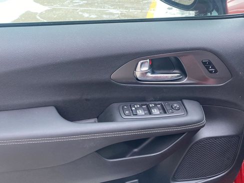 New 2026 Chrysler Pacifica Select w/ S Appearance Package image 4